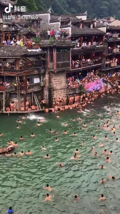 澳门最精准免费资料大全旅游景点和凤凰古城百人抢鸭子与凤凰古城百人抢鸭子是真的吗